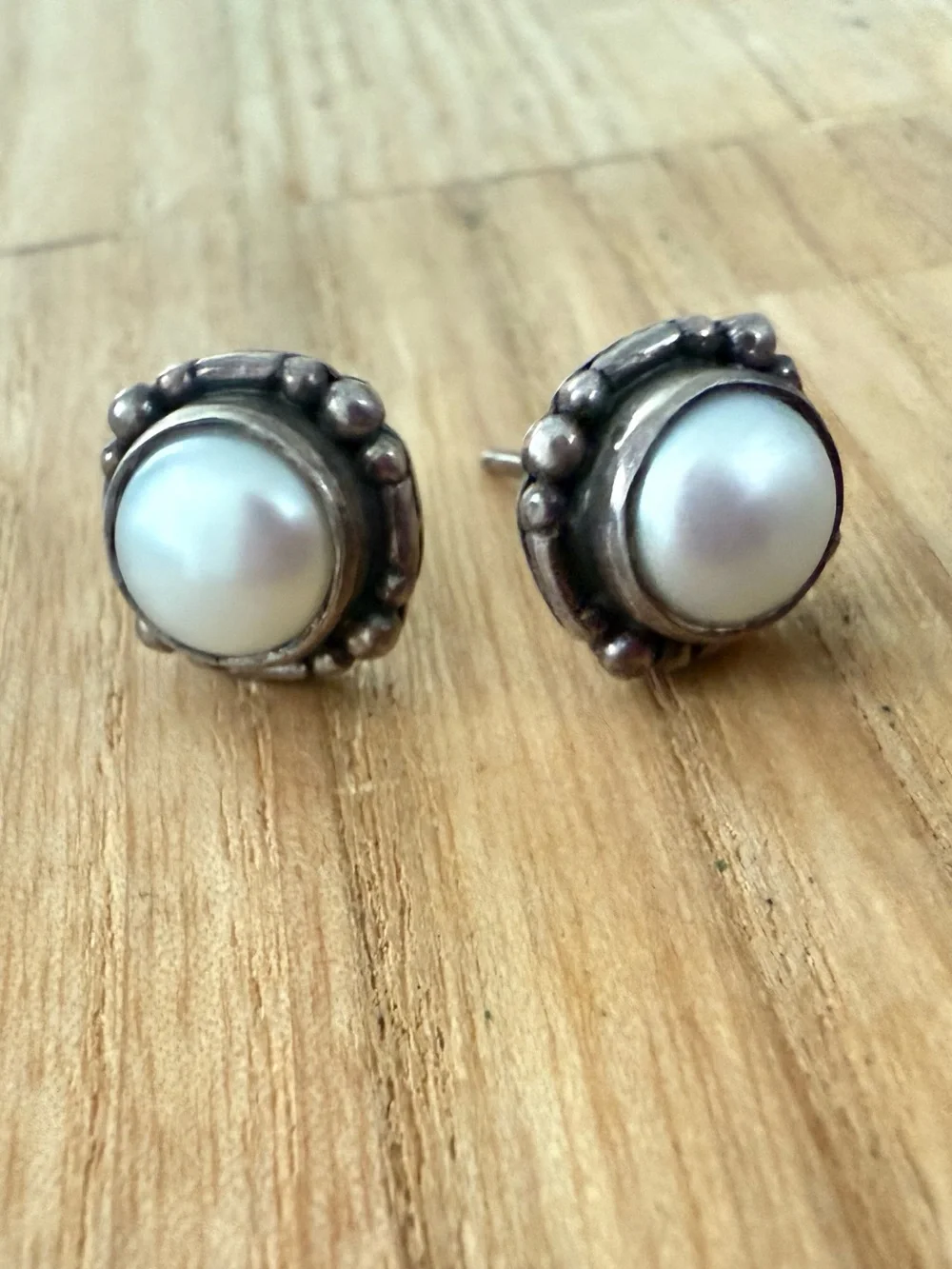 Vintage 925 sterling silver round pearl stud earrings